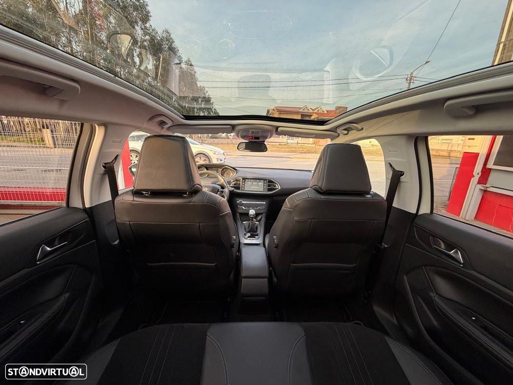 Peugeot 308 1.2 PureTech Allure J17 - 60