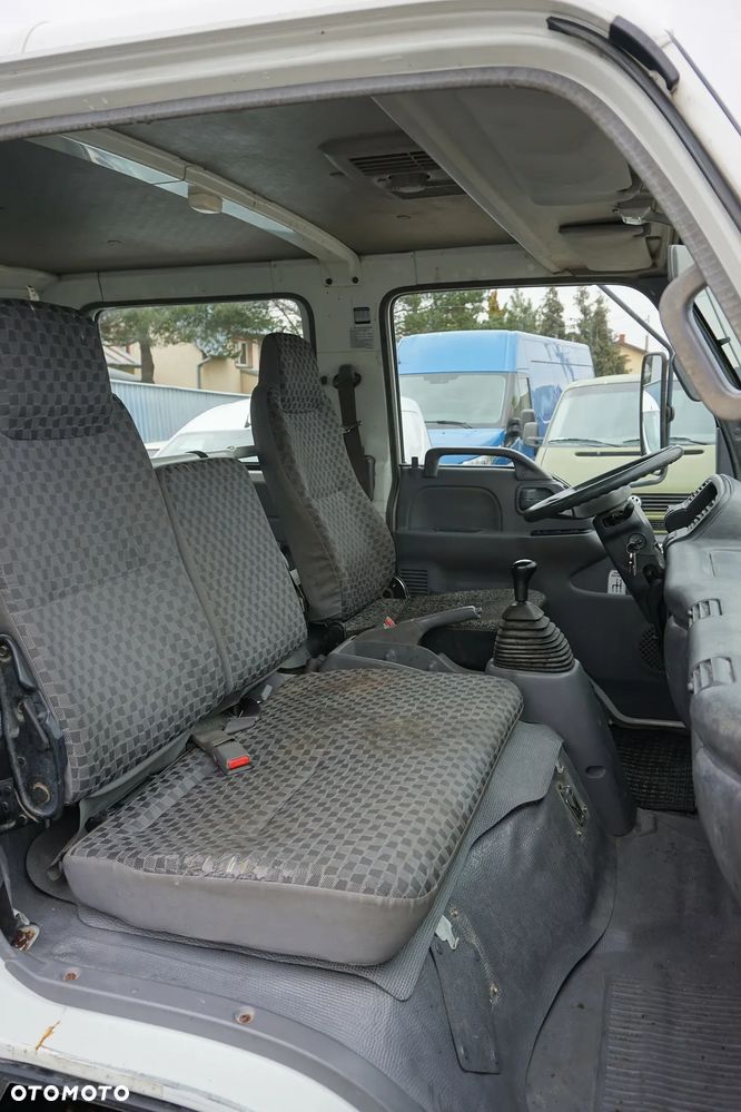 Isuzu NPR - 11