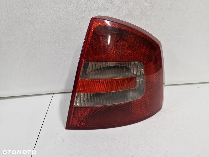SKODA OCTAVIA II 2 LAMPA PRAWY TYŁ TYLNA 1Z5945096 - 2