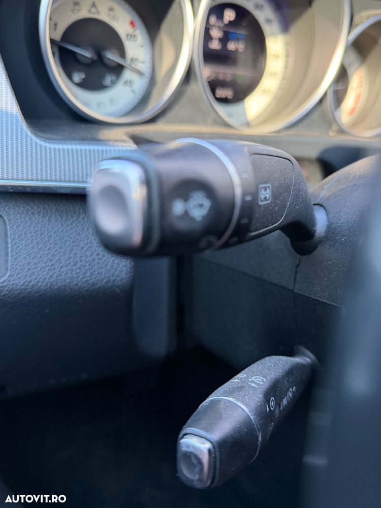 Mercedes-Benz E 250 BlueTEC 4Matic 7G-TRONIC Avantgarde - 25