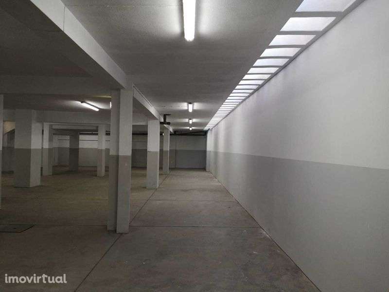 Excelente armazém no Porto - Grande imagem: 4/6
