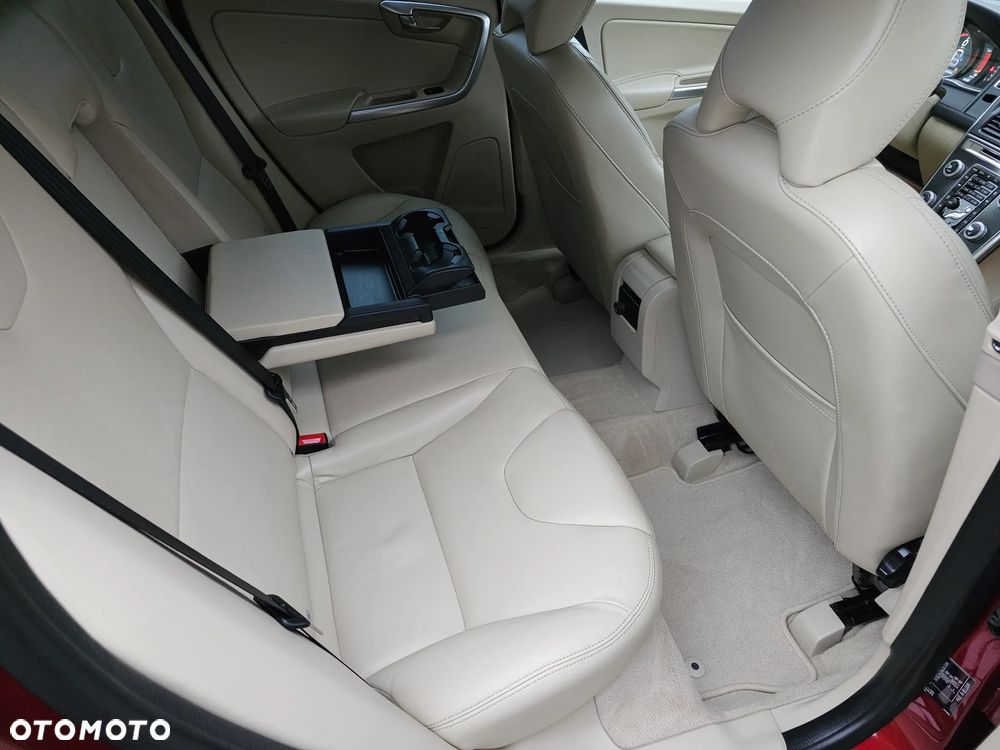 Volvo XC 60 D4 AWD Summum - 11