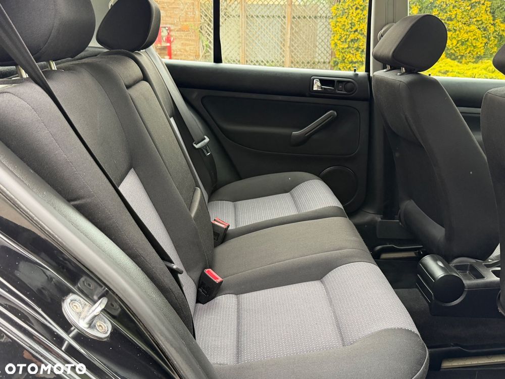 Volkswagen Golf - 24