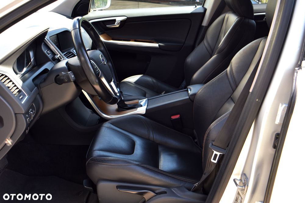 Volvo XC 60 D4 Geartronic Momentum Pro - 24