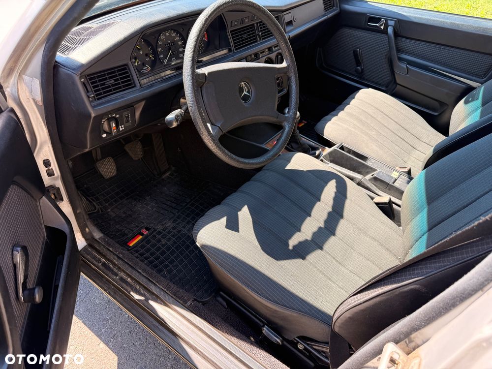 Mercedes-Benz W201 (190) - 13