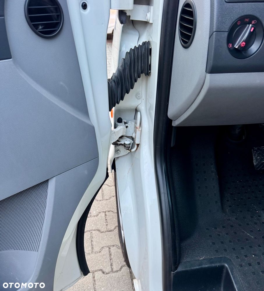 Volkswagen Caravelle - 17