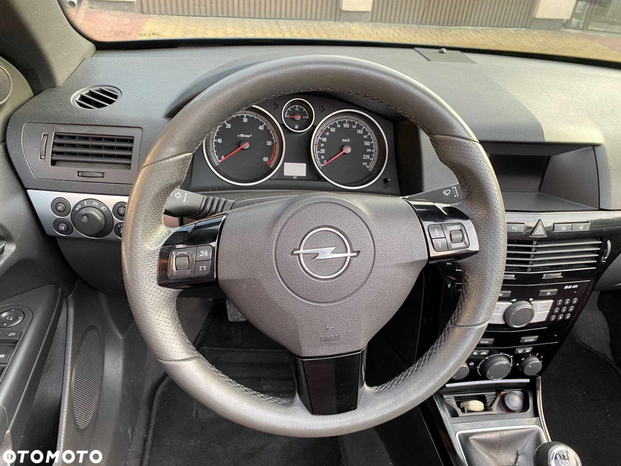 Opel Astra III GTC 1.9 CDTI Cosmo - 10