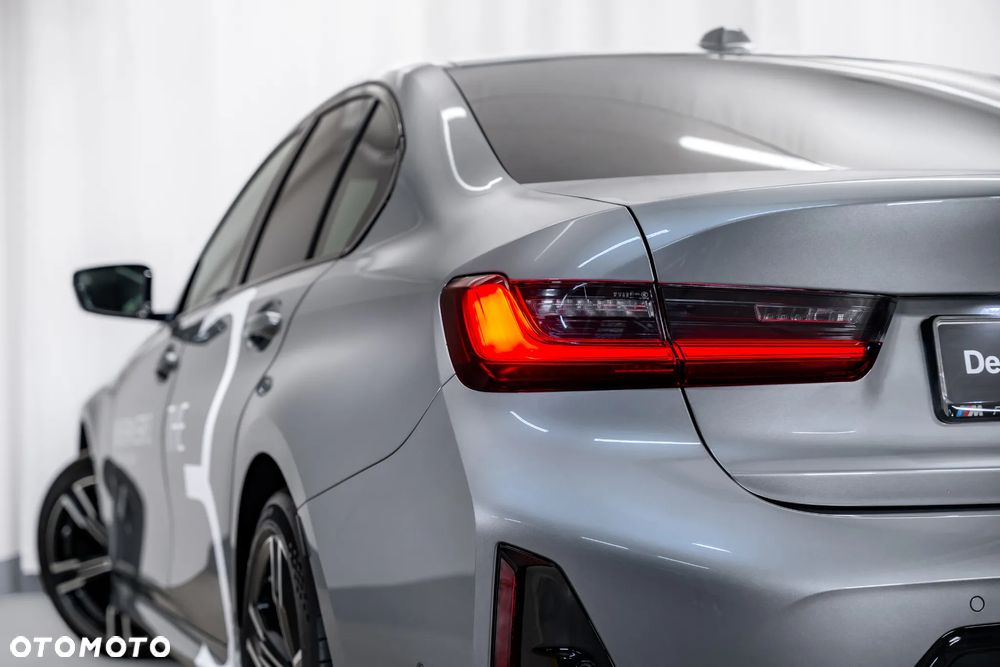 BMW Seria 3 320i M Sport - 13