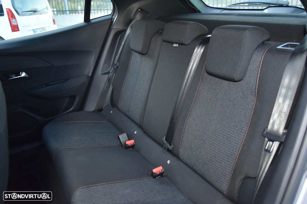 Peugeot 2008 Hybrid 136 e-DSC Style - 11