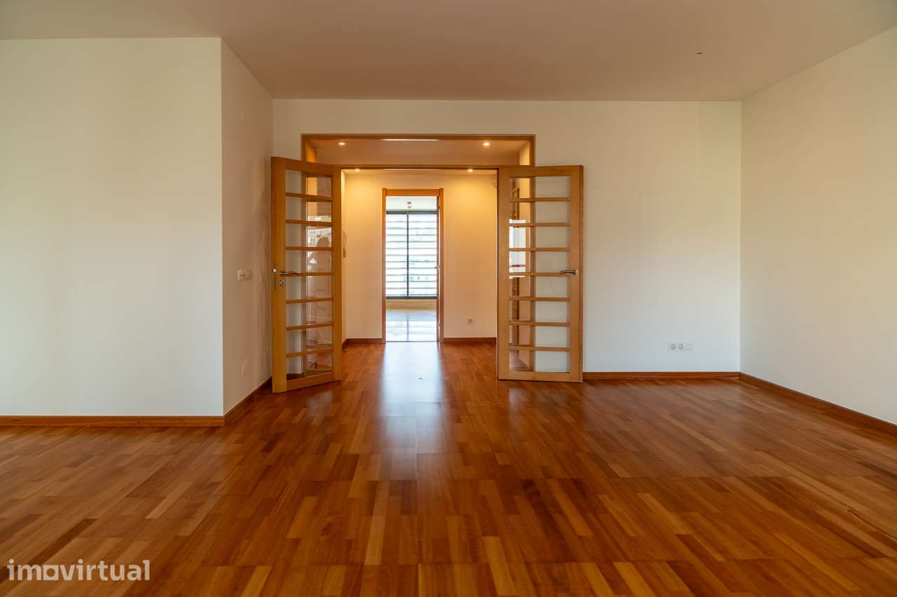 T3 para Arrendamento | Alto dos Moinhos | 2 Lugares de Garagem - Grande imagem: 4/29