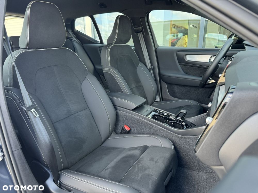 Volvo XC 40 B3 Plus Dark - 16
