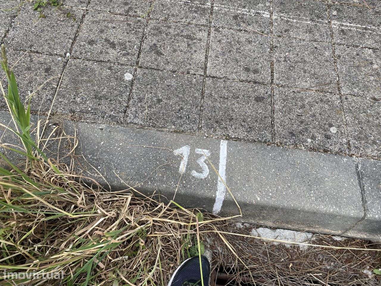 vende-se lote de terreno para moradia de três frentes - Grande imagem: 5/7