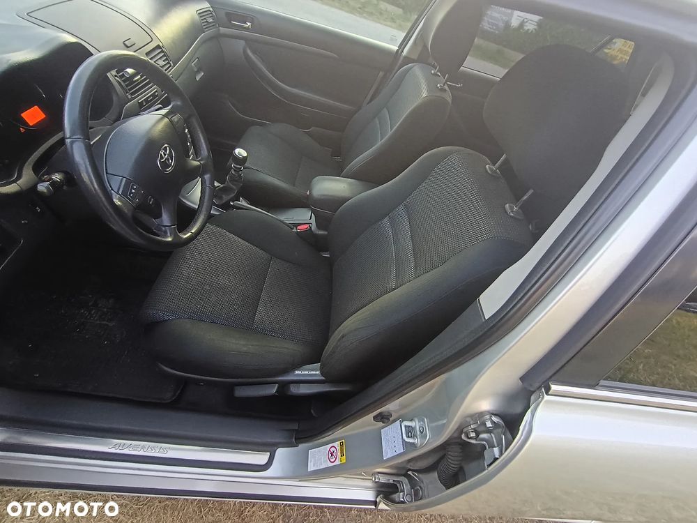 Toyota Avensis 2.0 D-4D - 14