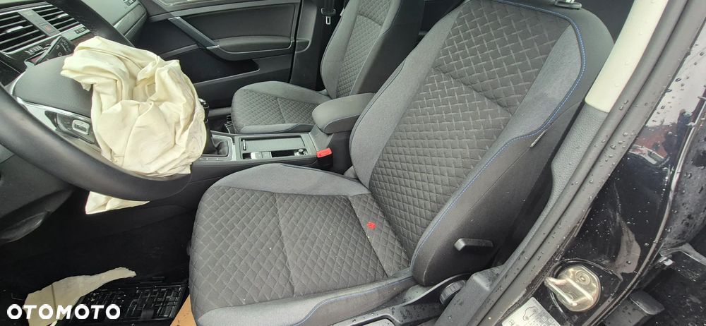 Volkswagen Golf - 25