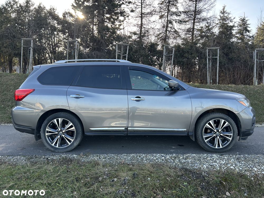 Nissan Pathfinder - 1