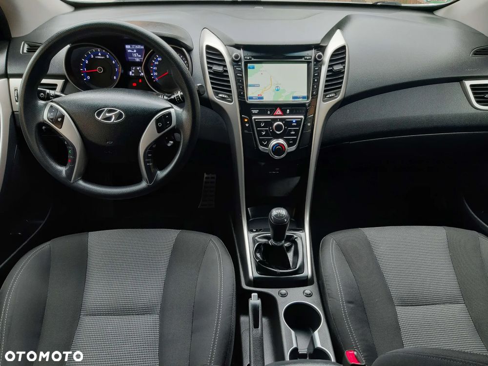 Hyundai i30 1.4 Premiere Comfort - 24