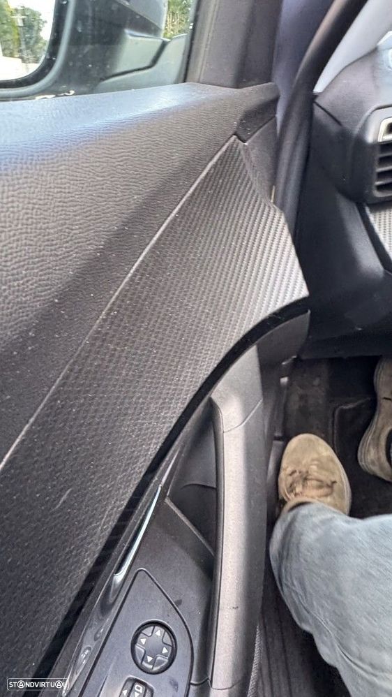 Peugeot e-2008 50 kWh Active Pack - 21