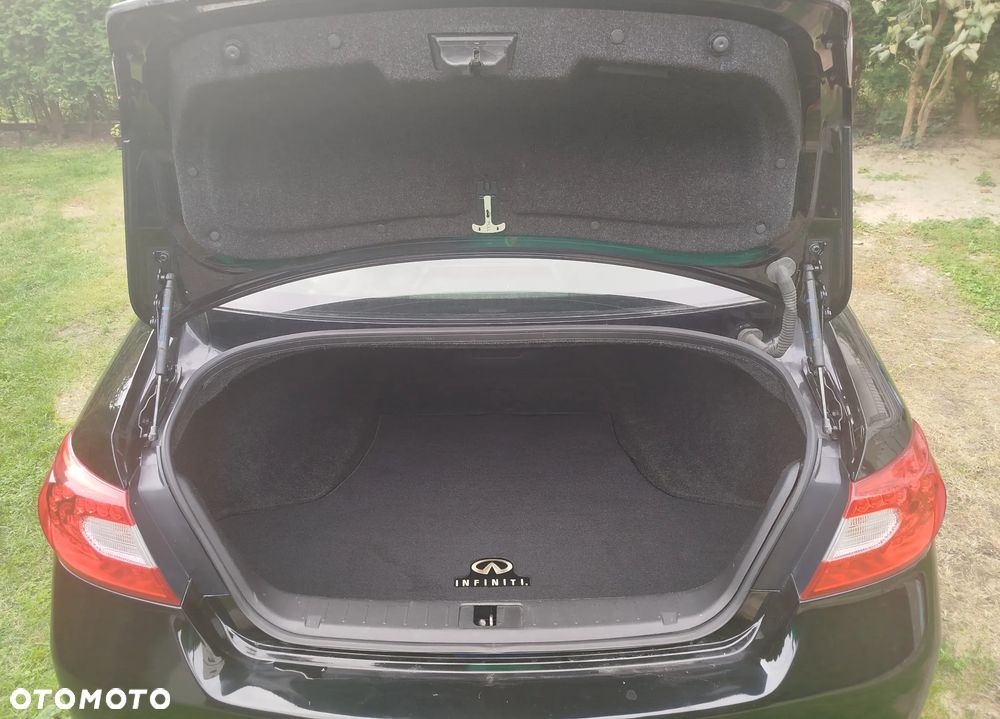 Infiniti M - 5