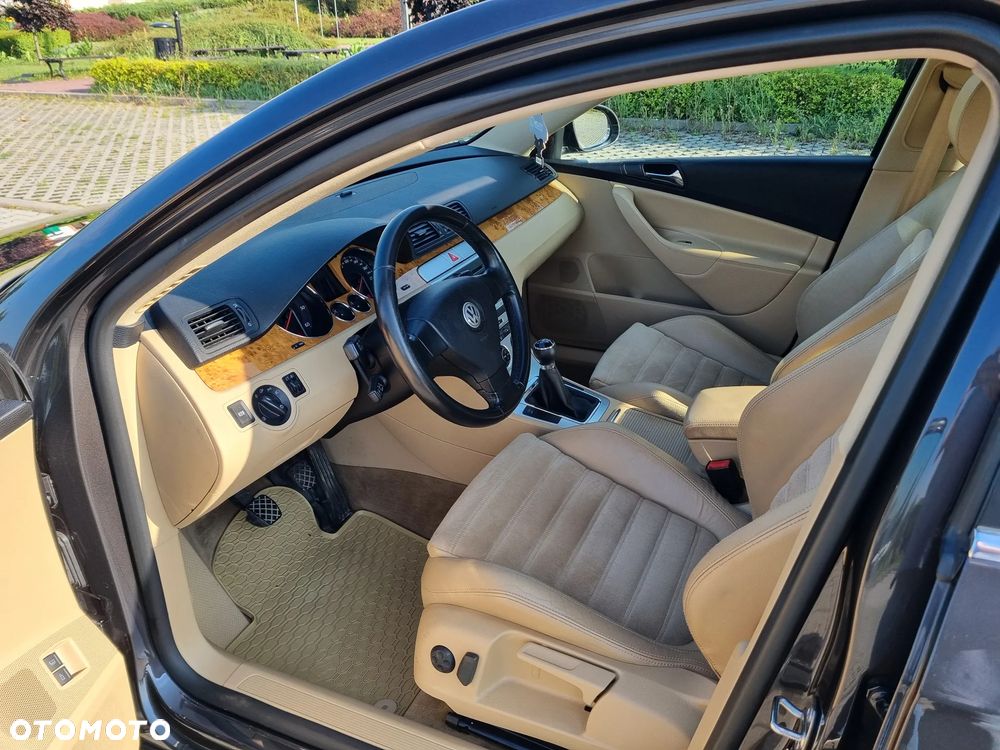 Volkswagen Passat - 12