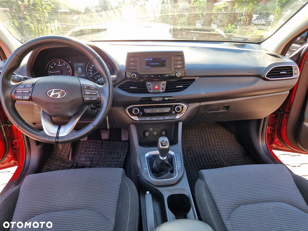 Hyundai i30 1.5 DPI Classic + - 16