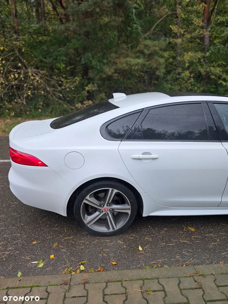 Jaguar XF 2.0 i4D AWD R-Sport - 13