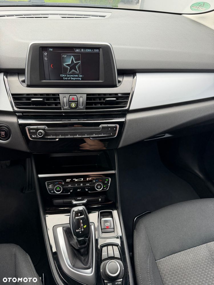 BMW Seria 2 218d - 19