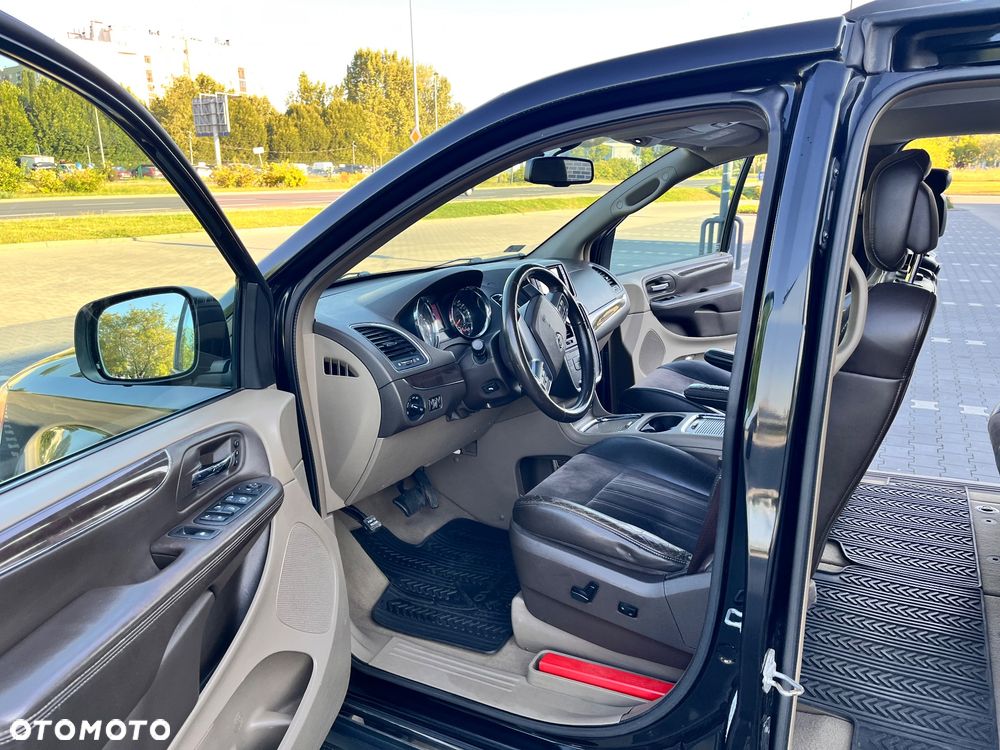 Lancia Voyager 3.6 Platinum - 14