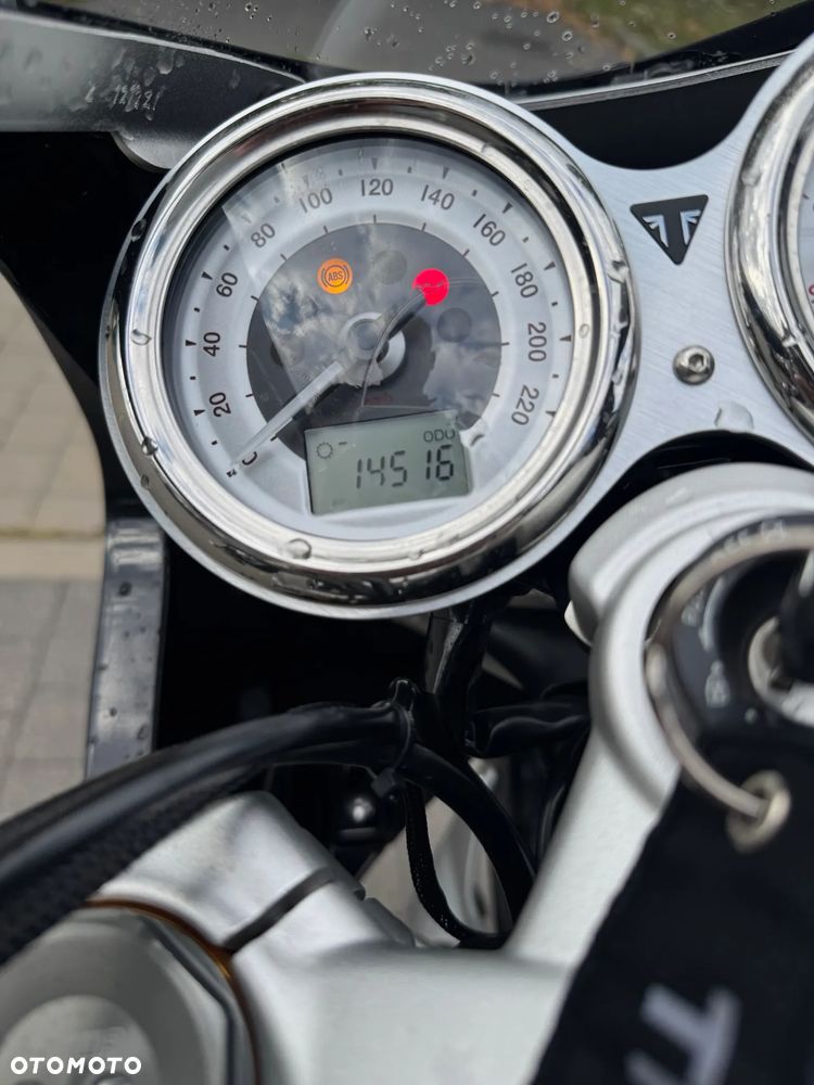 Triumph Thruxton - 10