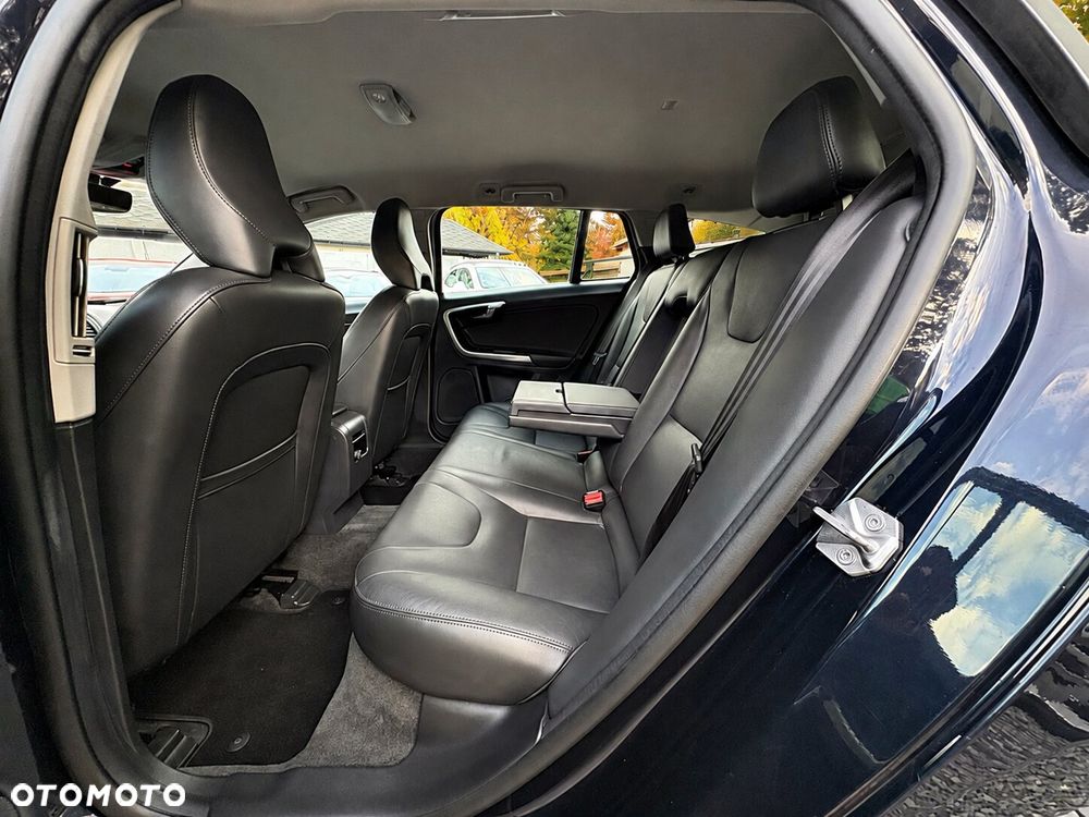 Volvo V60 D2 Summum - 16