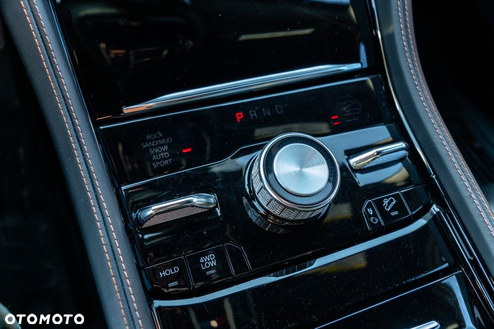Jeep Grand Cherokee 5.7 V8 HEMI Summit - 32