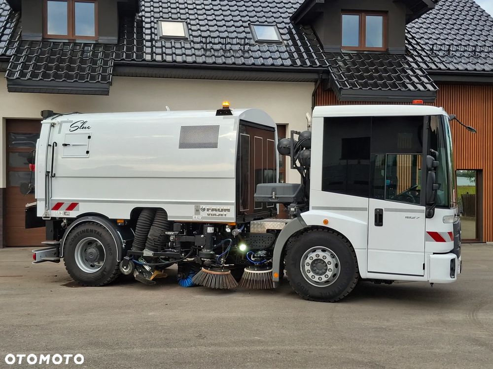 Mercedes-Benz Econic 1827 Zamiatarka FAUN Viajet EURO 6 PM10 Dodatkowy Silnik W Zabudowie Dodatkowa Szczotka Odchwaszczarka Dodatkowy Zbiornik Wody Rura do Liści Studzienek Samochód Jak Nowy 860 km Przebiegu 2023 Rok Zamiatarka Uliczna - 11