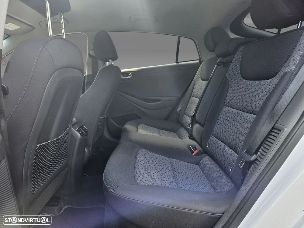 Hyundai Ioniq 1.6 GDI PHEV Tech - 31