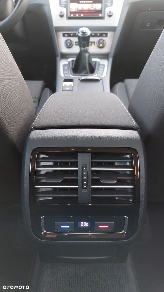 Volkswagen Passat - 34