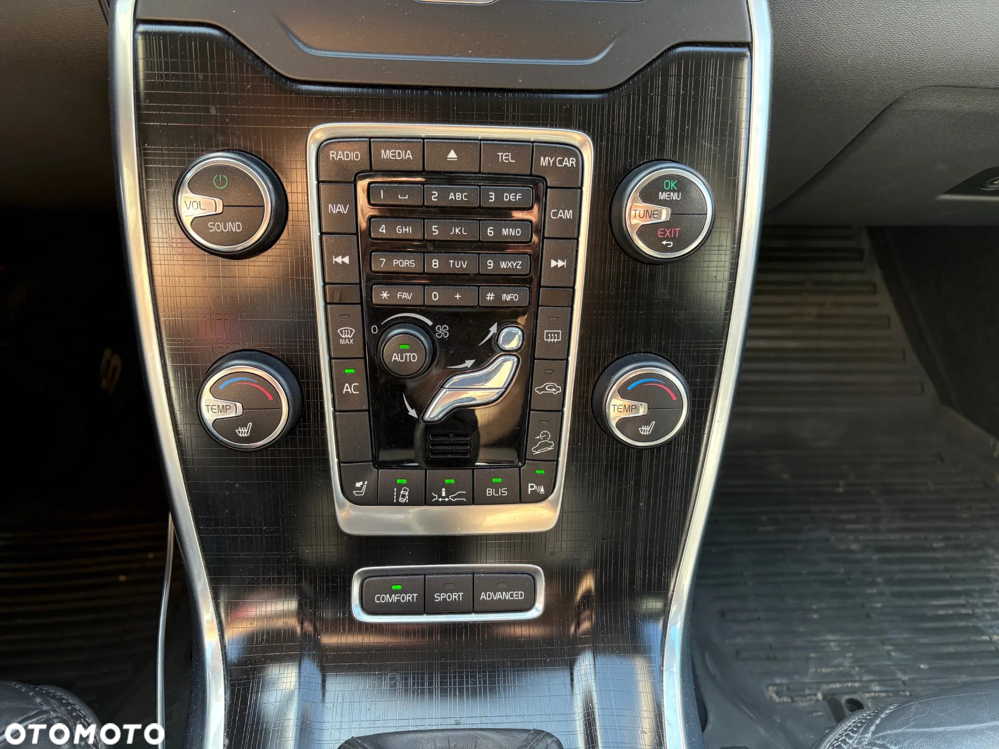 Volvo XC 70 - 10
