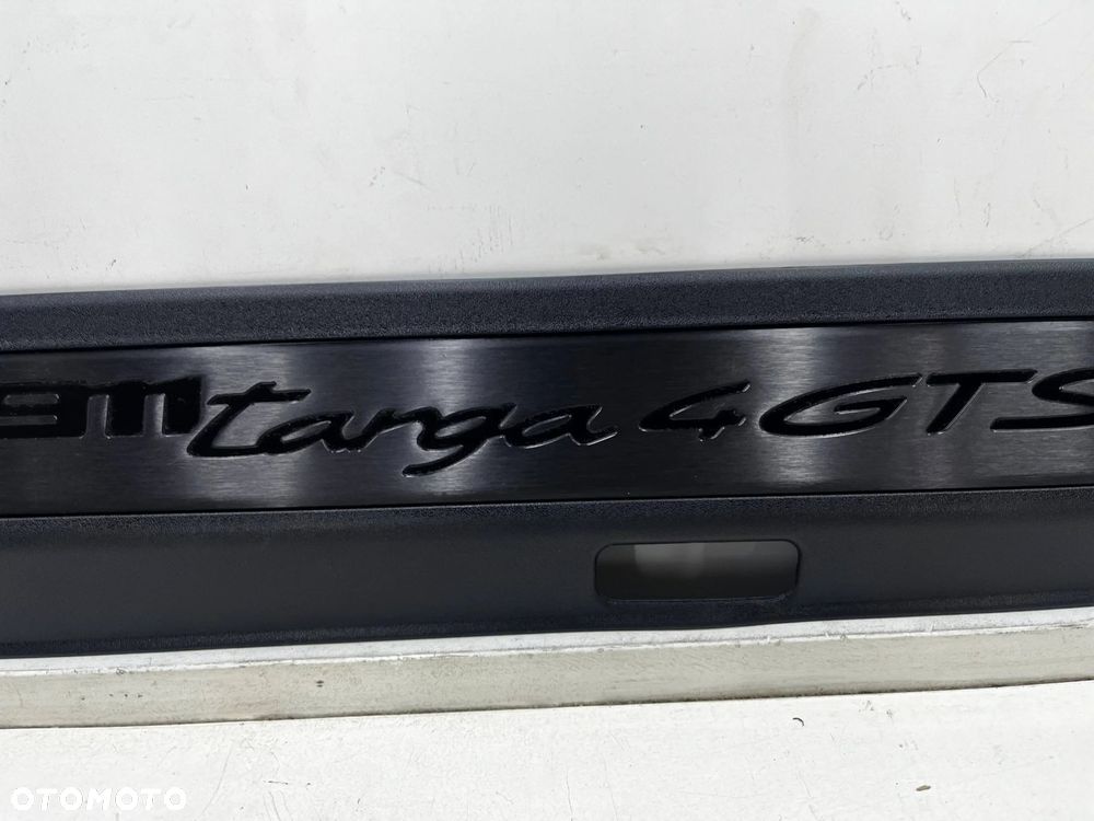 Nakładka progu Porsche 911 992 Targa 4 GTS 19r.- lewa wewnętrzna listwa progowa SATYNA oryginalna 99 - 3