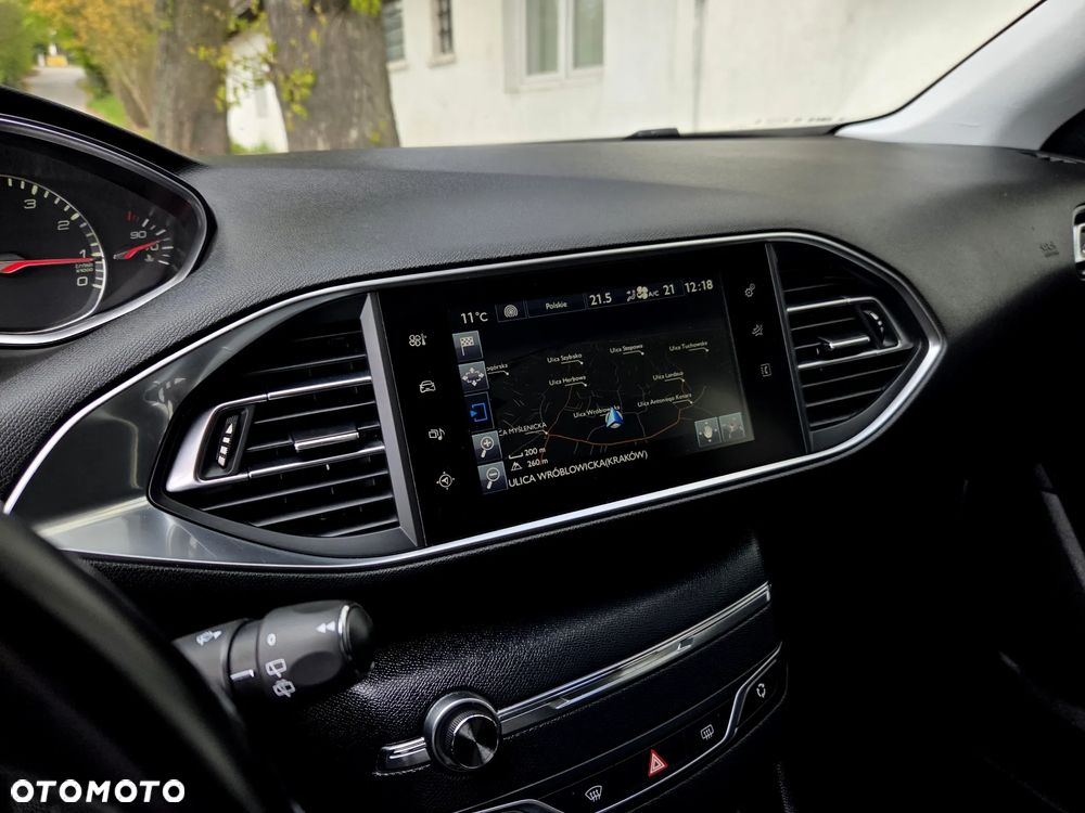 Peugeot 308 1.2 PureTech GPF Allure S&S - 30