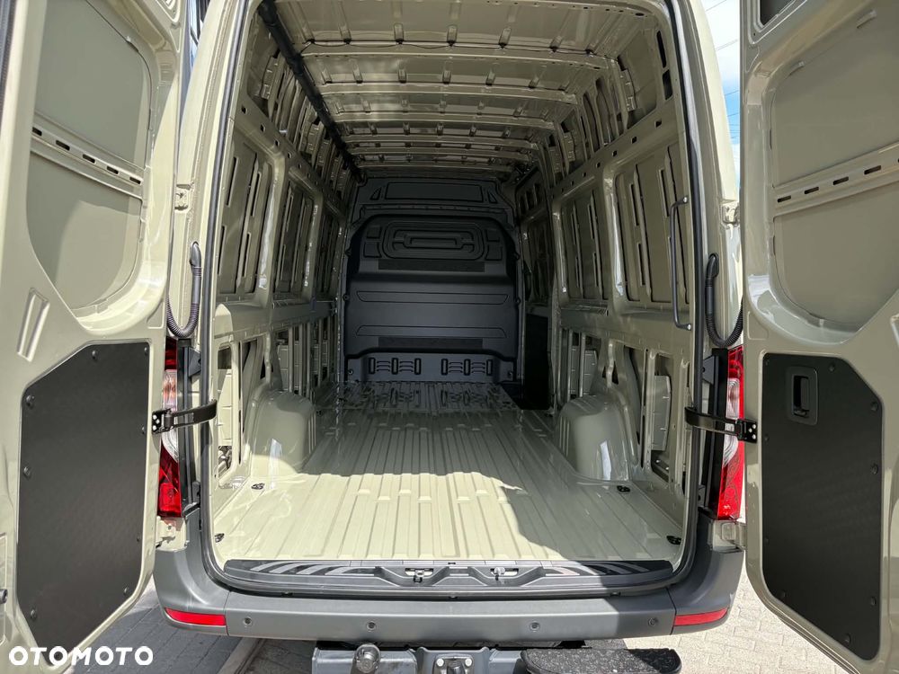 Mercedes-Benz Sprinter - 11