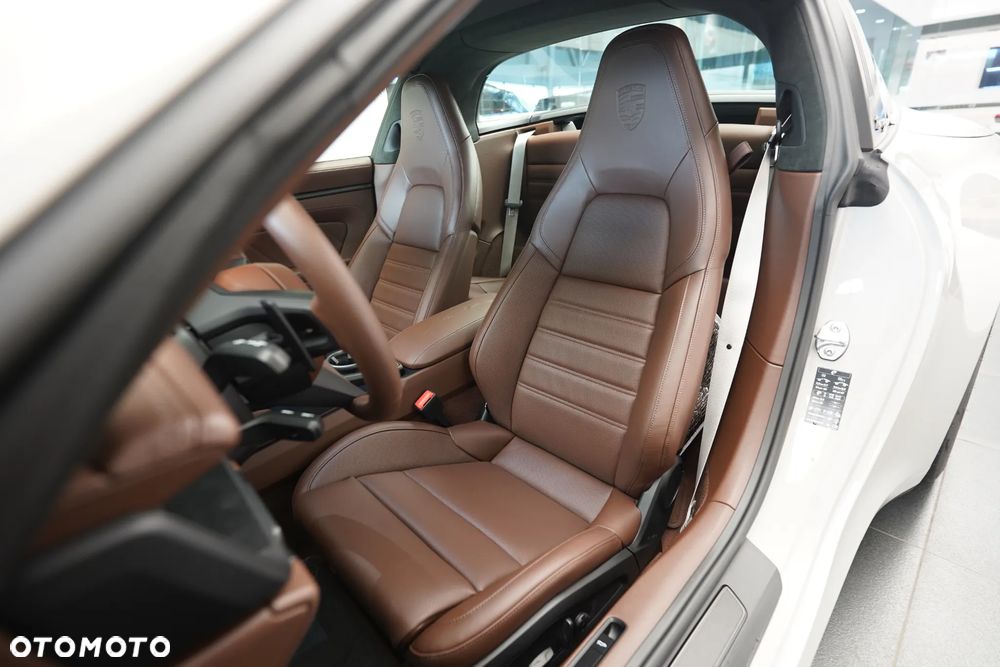 Porsche 911 Targa 4 GTS - 9