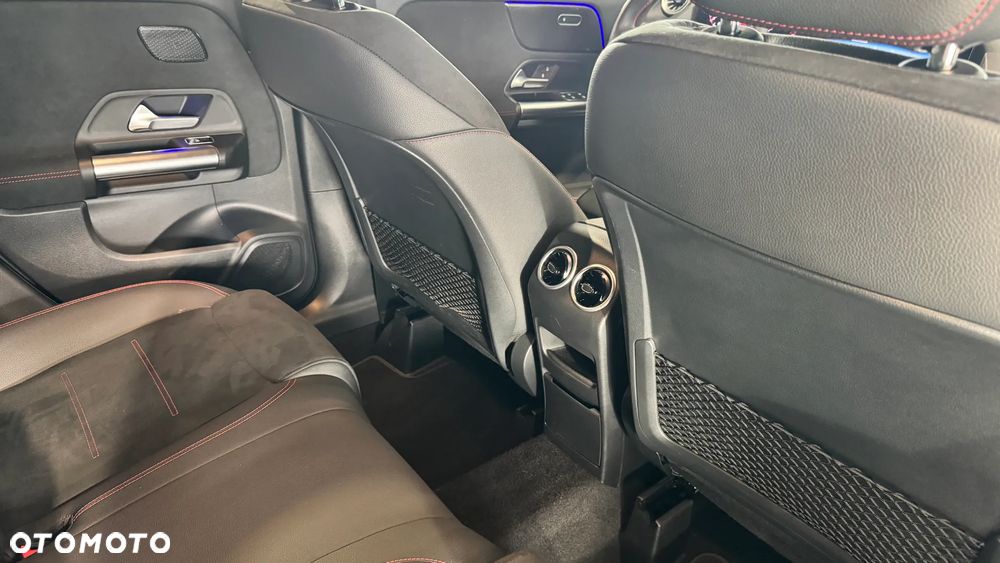 Mercedes-Benz GLA 200 AMG Line - 31