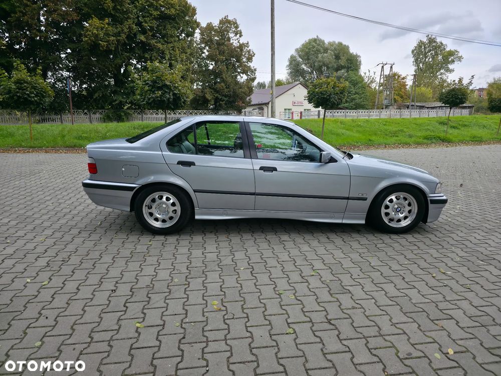BMW Seria 3 320i - 5