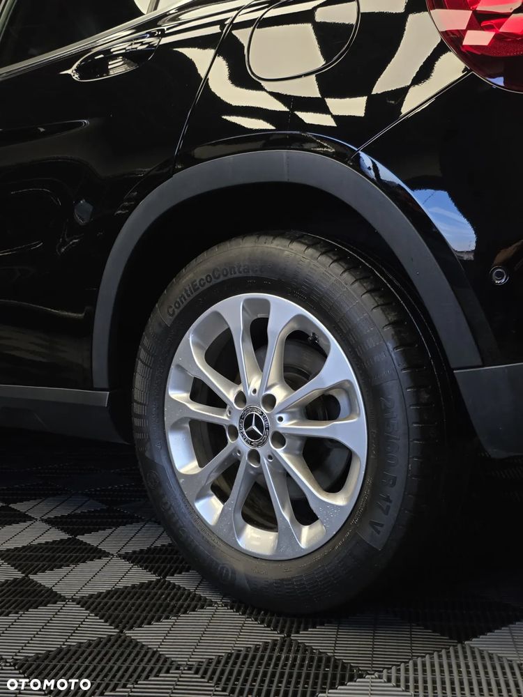 Mercedes-Benz GLA 180 7G-DCT - 23