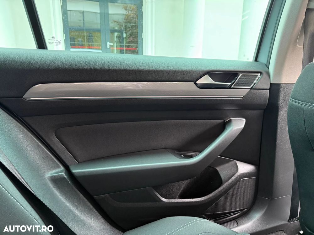 Volkswagen Passat 2.0 TDI SCR DSG Business - 13