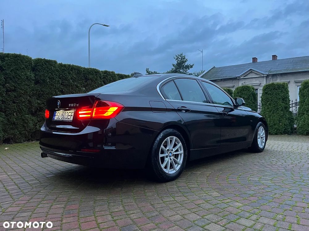 BMW Seria 3 320d Efficient Dynamic Edition Blue Performance Luxury Line - 4