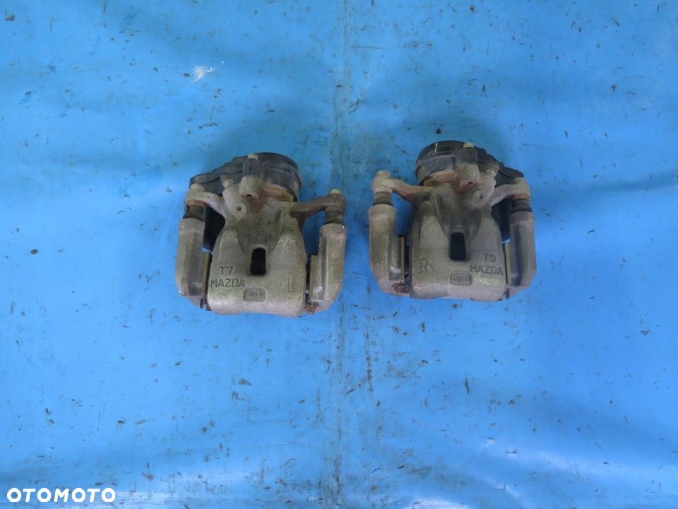 Zacisk Jarzmo Tył Tylny Prawy MAZDA CX5 II CX-5 II 4X4 - 1