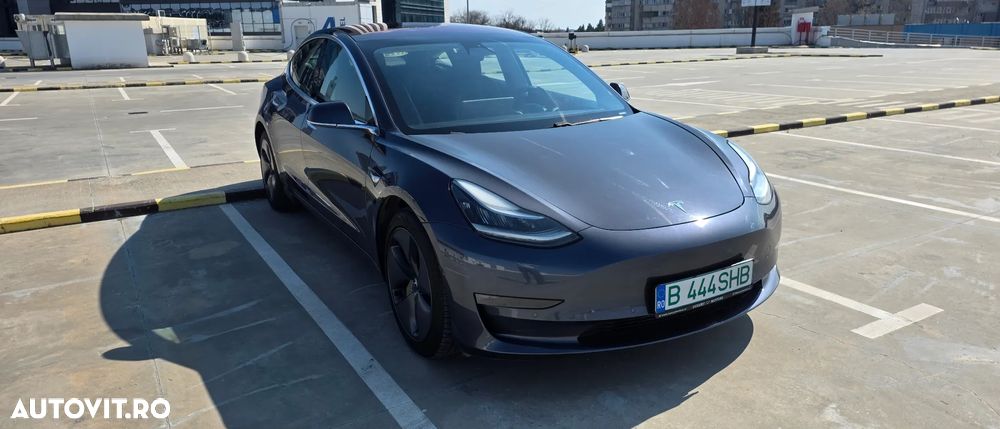 Tesla Model 3 - 4