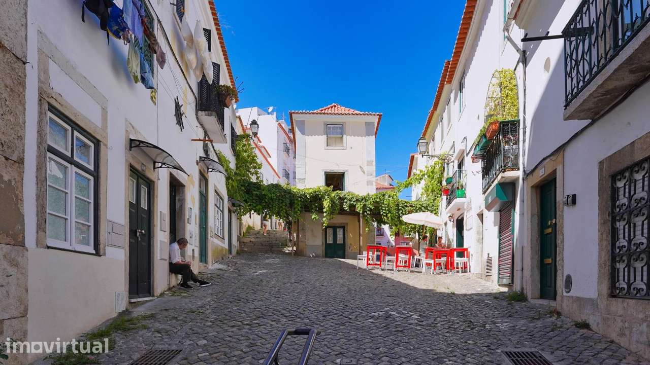T1 em Alfama com terraço, vista de rio e sol o dia inteiro