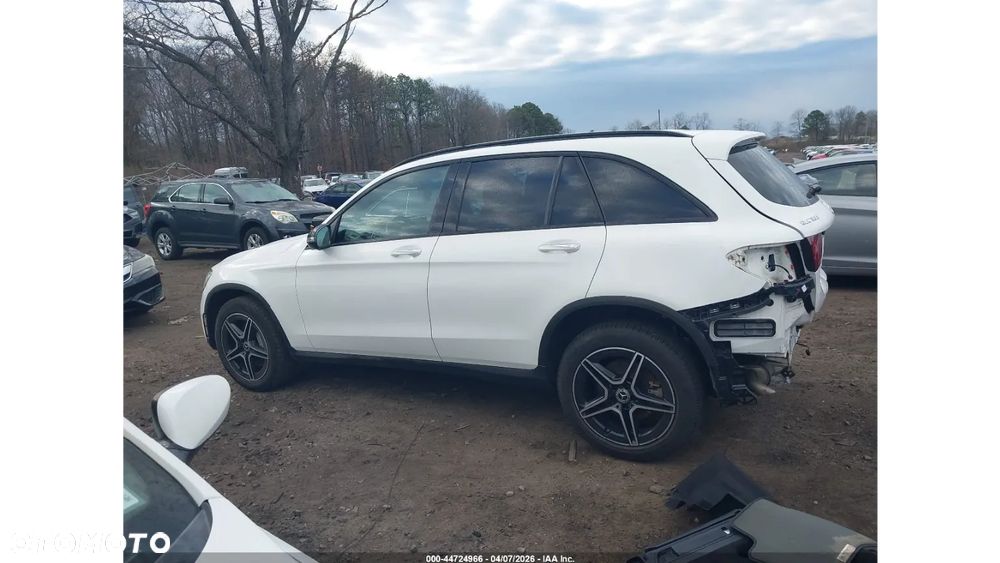Mercedes-Benz GLC 300 4Matic 9G-TRONIC AMG Line - 5