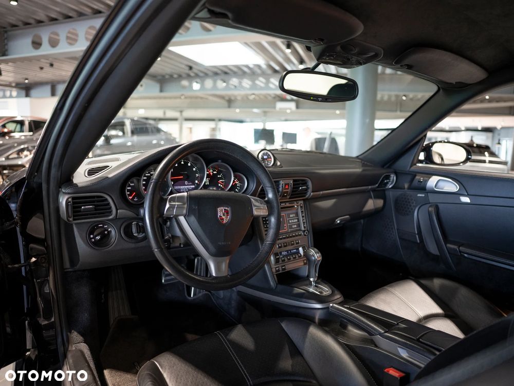Porsche 911 Carrera 4 Tiptronic S - 26