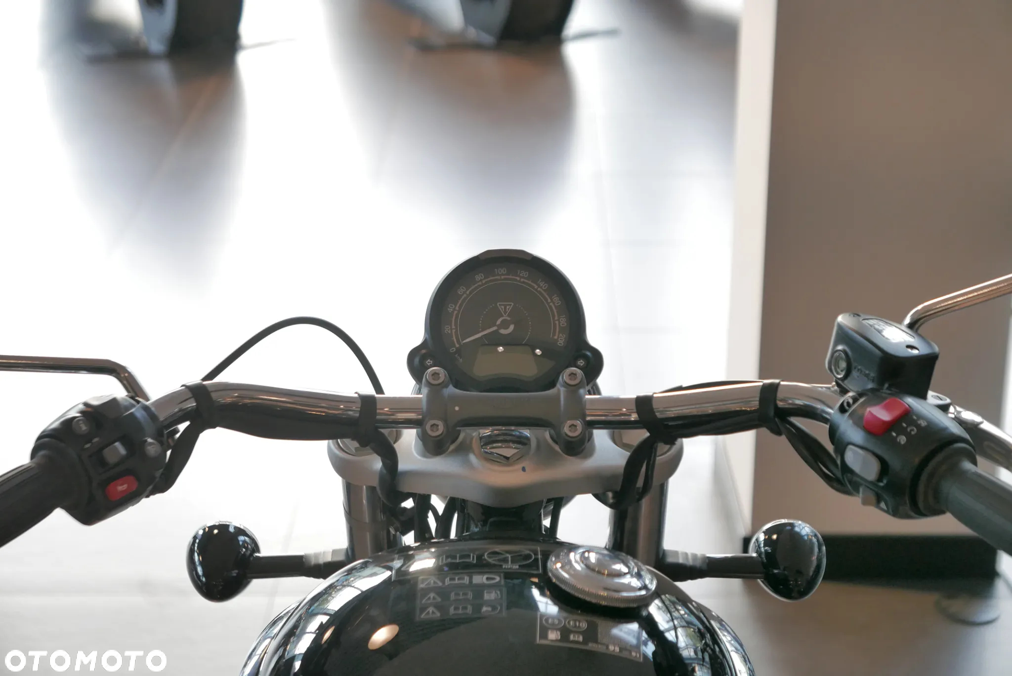 Triumph Bonneville - 10