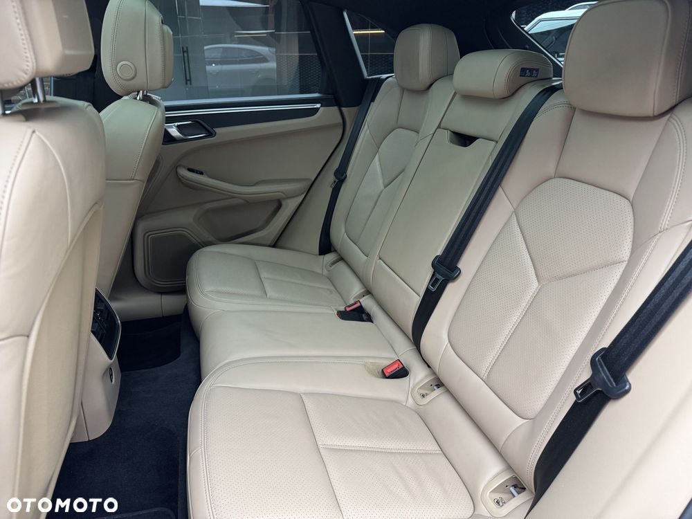 Porsche Macan T - 16